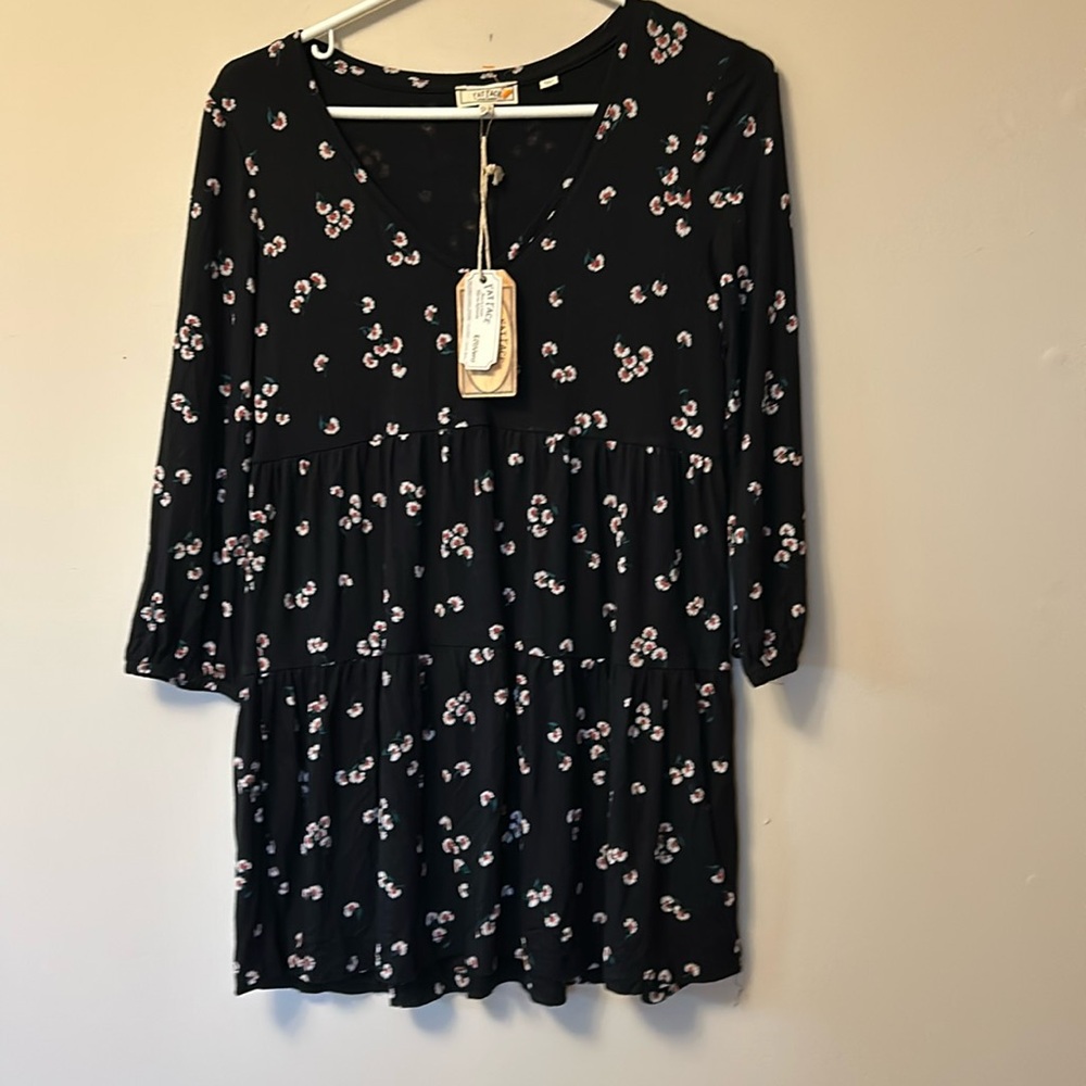 Fat face dress black/flowered print V-neck size 2 tags still attached
